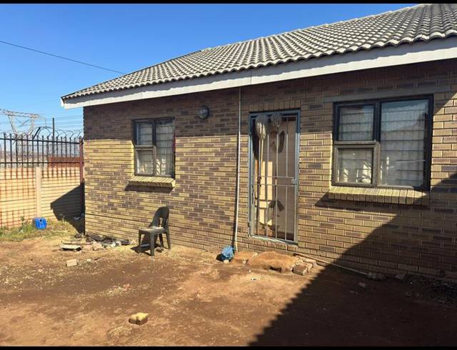 13 BEDROOM CLUSTER FOR SALE IN ERASMIA